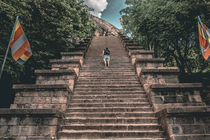 Colombo to Dambulla Shuttle & Yapahuwa Historical Exploring - Photo 1 of 9